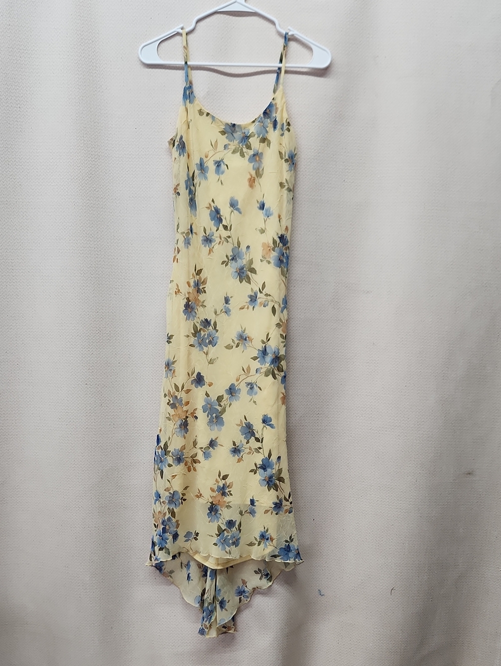 Sleeveless Yellow Floral Midi Dress with Blue Blooms